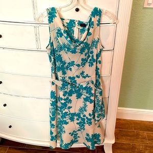 Super cute The Limited dress size 2 worn once.